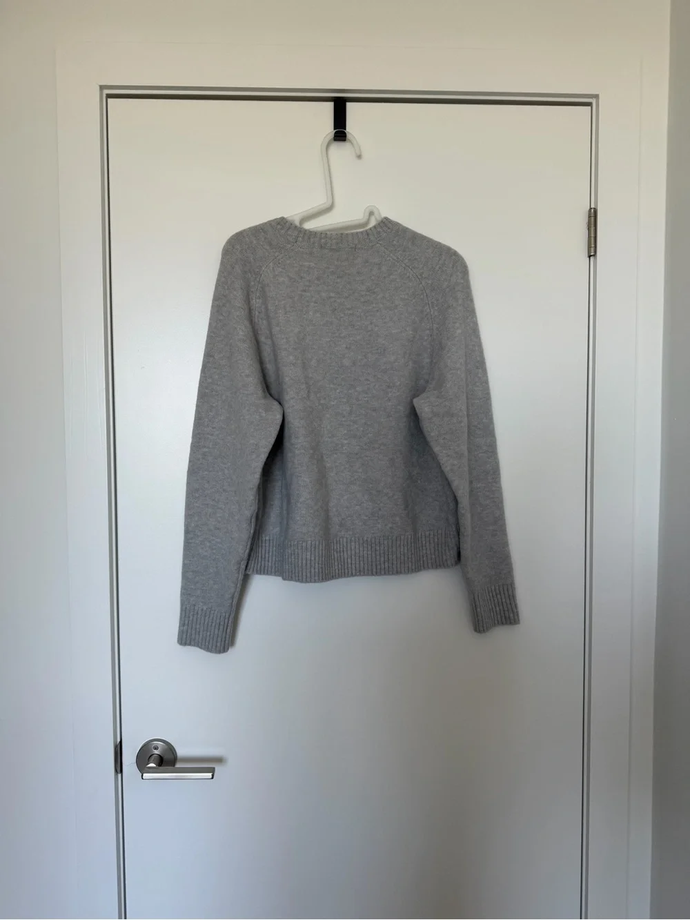 Uniqlo Light Gray Ribbed Crewneck Sweater - Picture 3 of 3